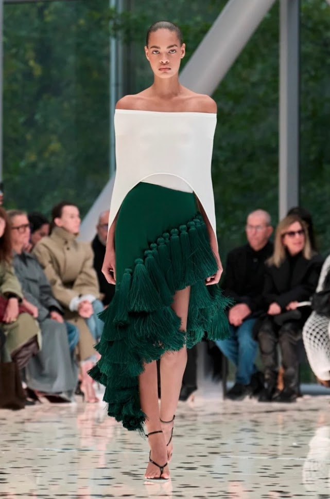 The summer’s skirt will be asymmetrical